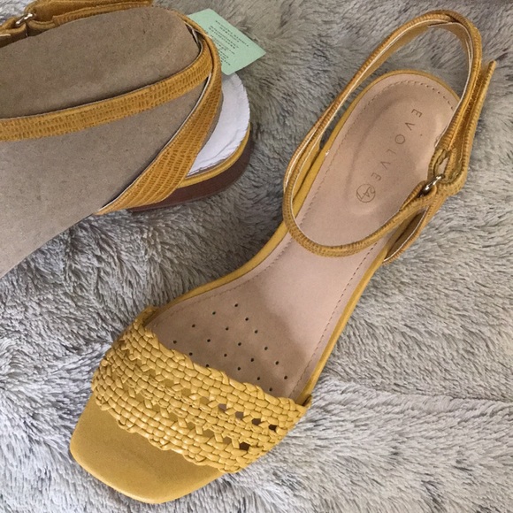 Yellow snake print woven ankle strap sandals 7.5 mustard python evolve NEW 🐍 - Picture 5 of 11